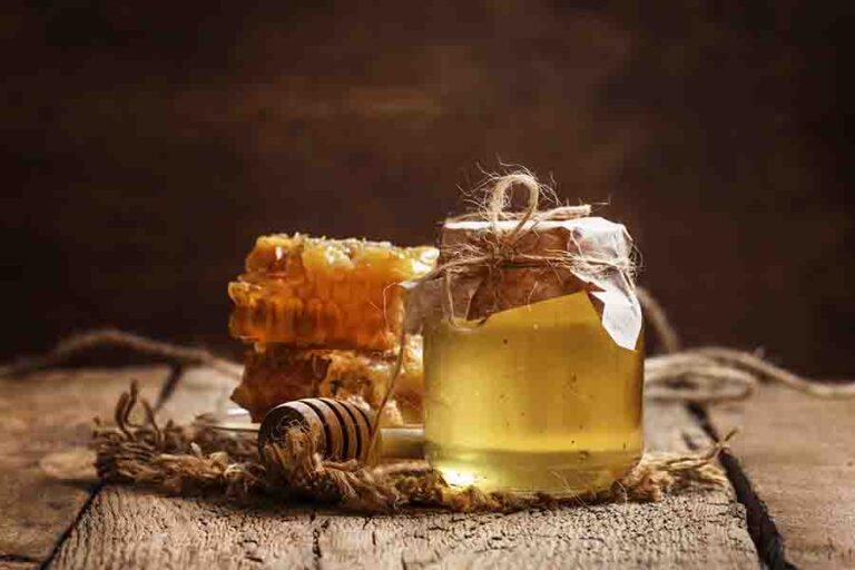 Can You Eat Beeswax & (Benefits, Uses & Risks)